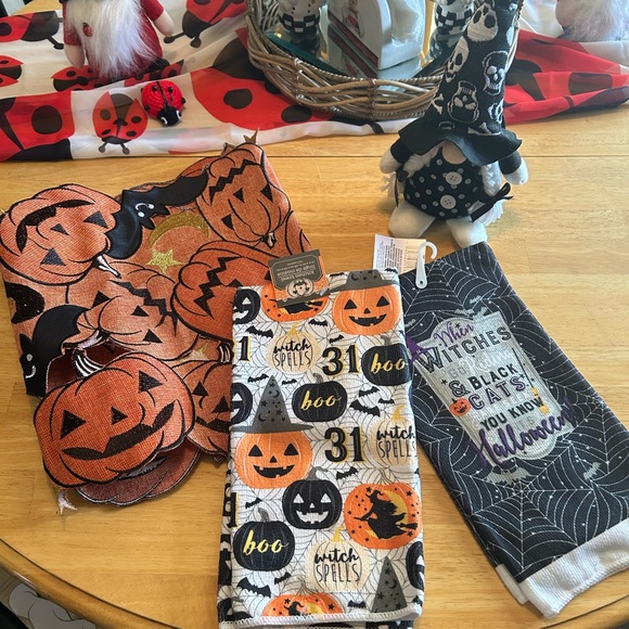 NWT/NWOT Halloween 4 Piece Set - Picture 1 of 8